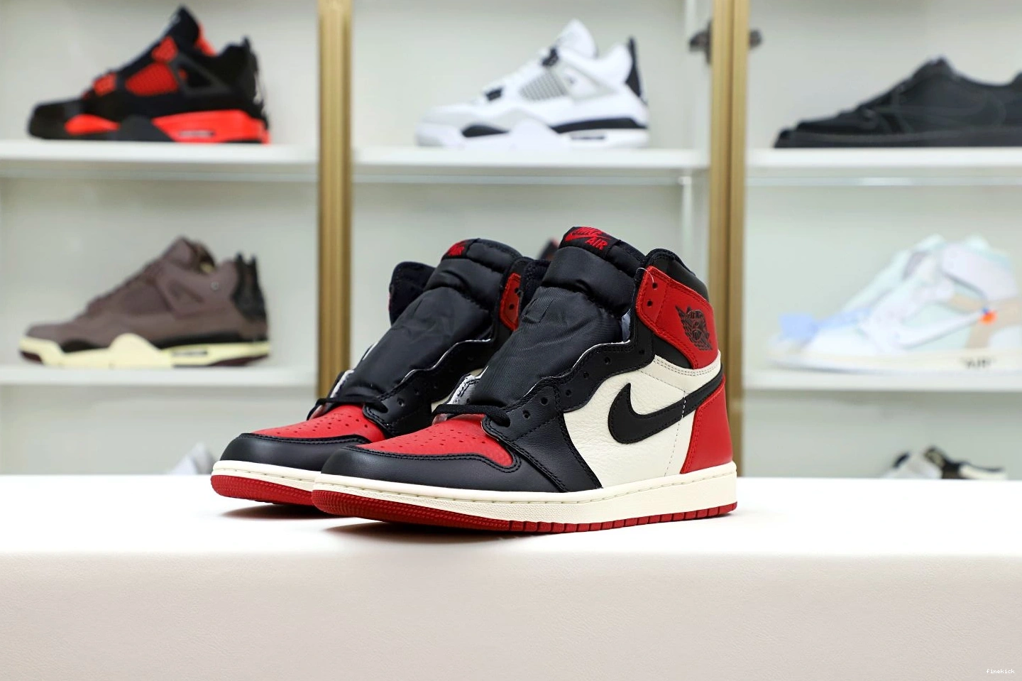TOE' JORDAN 1 OG AIR RETRO 'BRED HIGH 0204